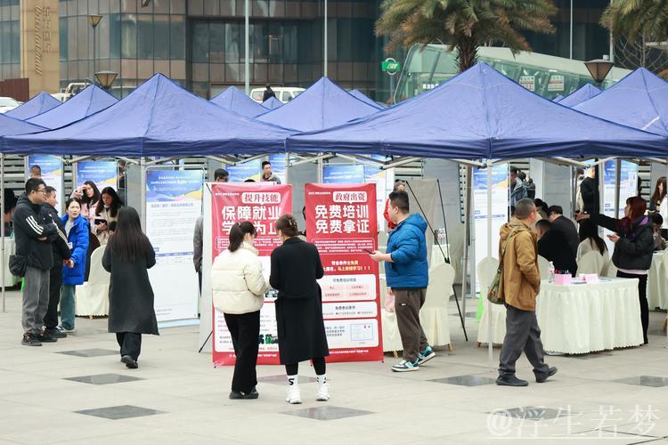 商圈招聘会凝心聚力,各地举措稳就业促扩岗 商圈招聘会凝心聚力,各地举措稳就业促扩岗